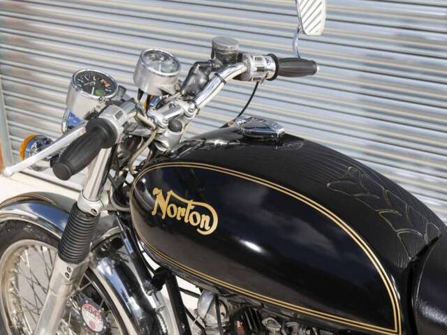 Norton Commando 750
