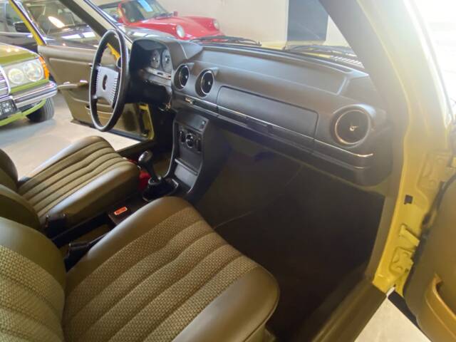 Mercedes-Benz 200 D