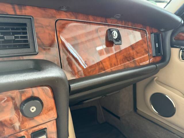 Jaguar XJ 12