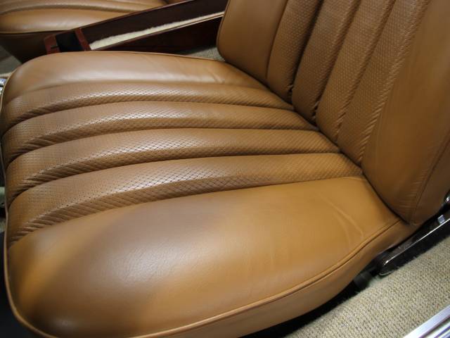 Mercedes-Benz 230 SL