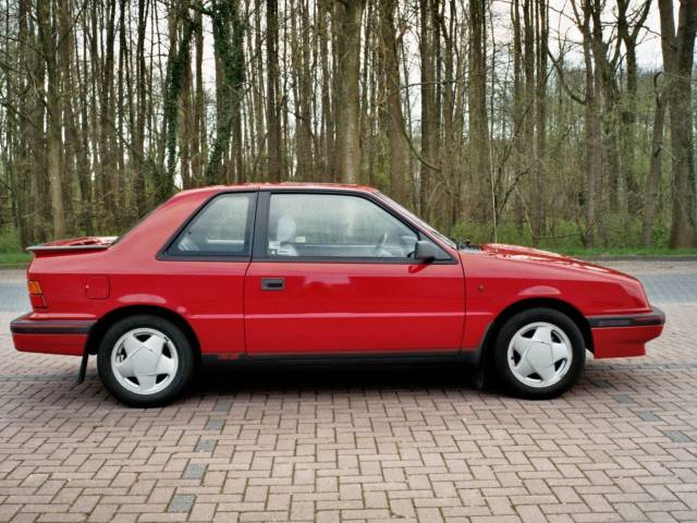 Image 1/7 of Chrysler ES 2.5L (1990)
