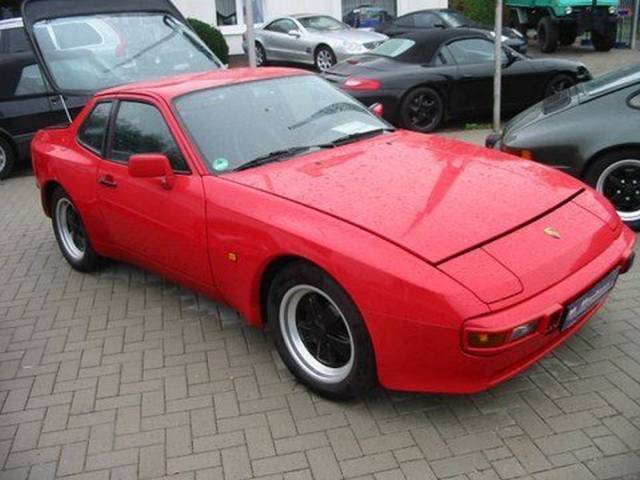 Porsche 944
