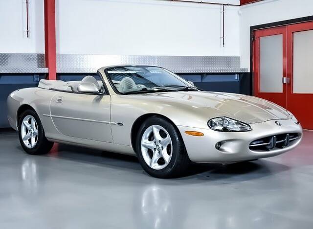 Image 1/7 of Jaguar XK8 4.0 (2000)