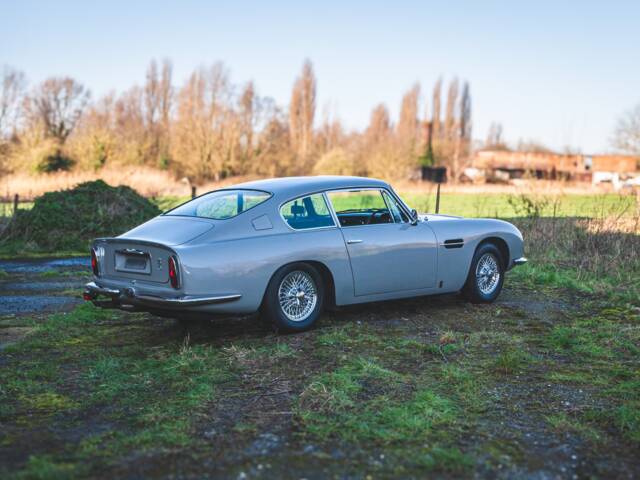 Aston Martin DB 6