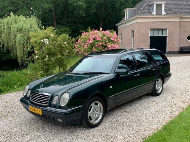 Afbeelding 1/21 van Mercedes-Benz E 320 T 4MATIC (1998)