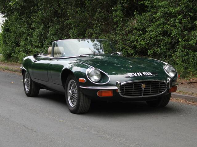 Image 1/18 of Jaguar E-Type V12 (1973)