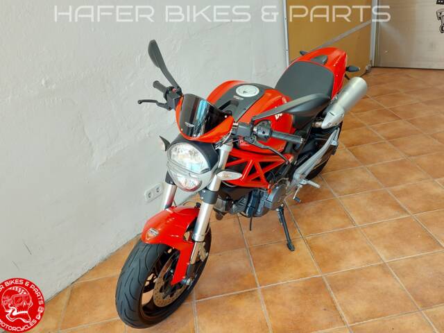 Ducati Monster 696 Plus
