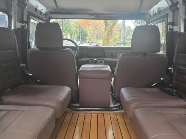 Land Rover Defender 90