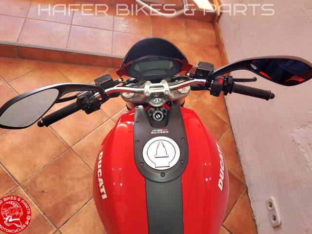 Ducati Monster 696 Plus