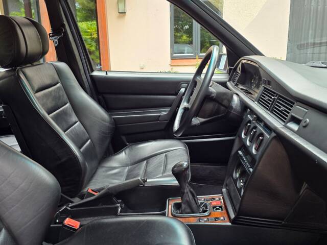 Mercedes-Benz 190 E 2.3-16