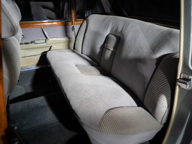 Mercedes-Benz 600