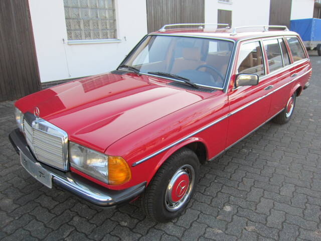Image 1/11 de Mercedes-Benz 230 TE (1983)