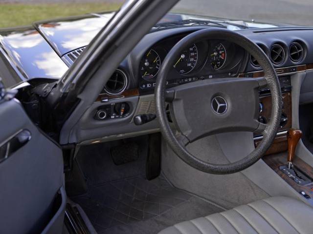 Mercedes-Benz 300 SL - Mercedes Benz 300 SL R107 Innenraum