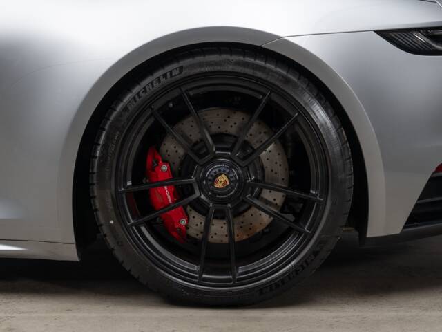 Porsche 911 Carrera 4 GTS