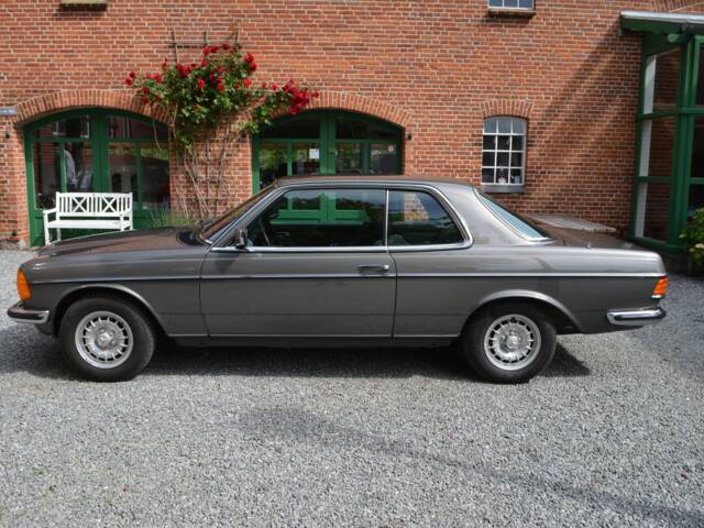Mercedes-Benz 230 CE