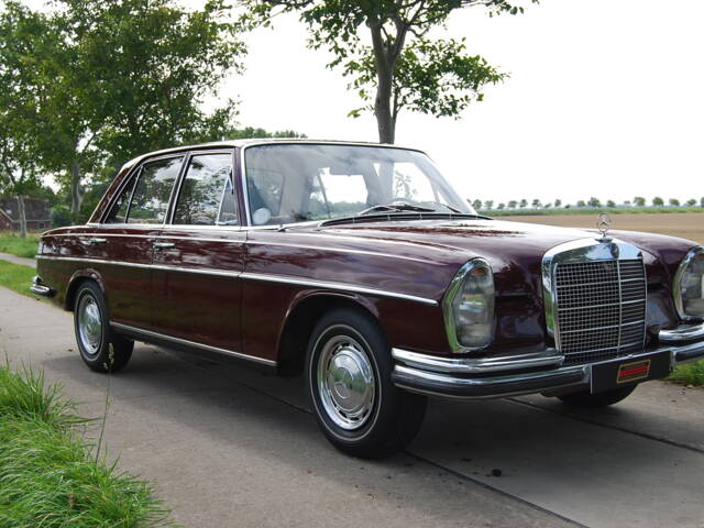 Mercedes-Benz 280 SE