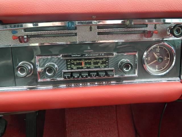Mercedes-Benz 230 SL