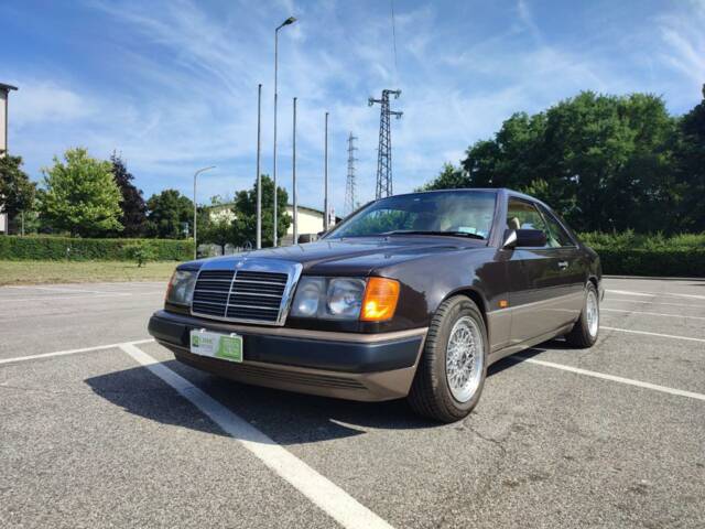 Imagen 1/10 de Mercedes-Benz 300 CE (1989)