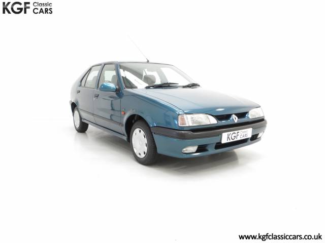 Bild 1/30 von Renault R 19 16V (1994)