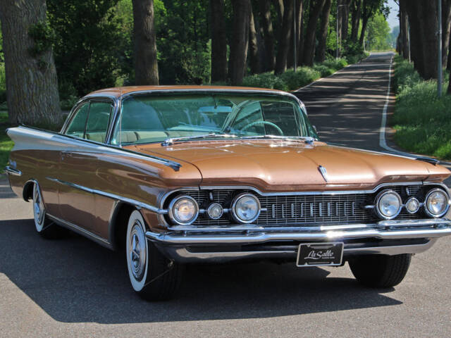 Image 1/30 de Oldsmobile 98 Holiday SceniCoupe (1959)