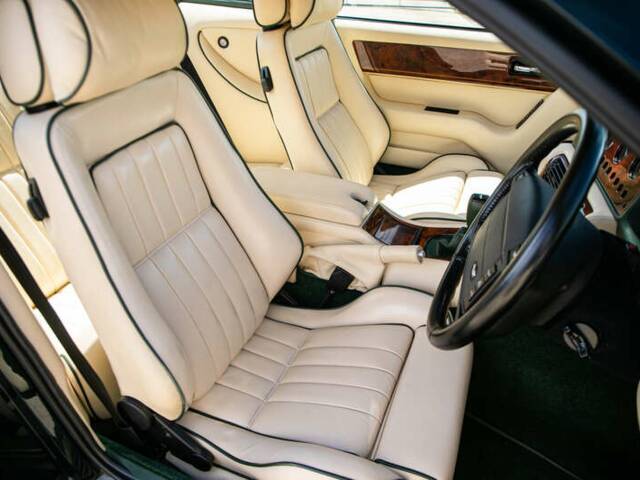 Aston Martin V8 Coupé