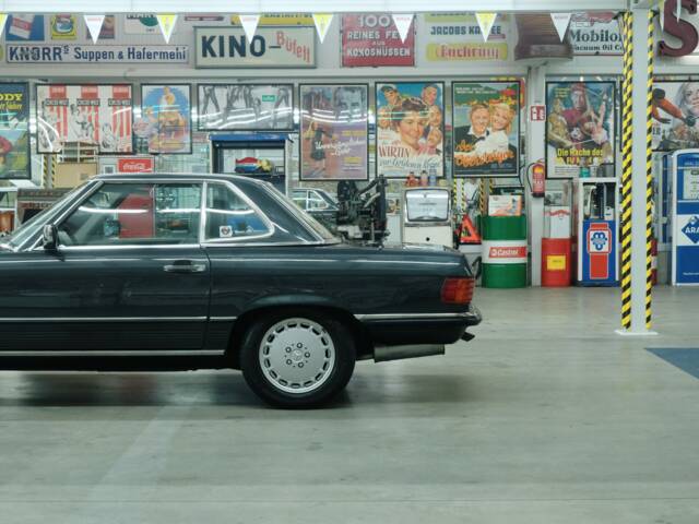 Mercedes-Benz 560 SL