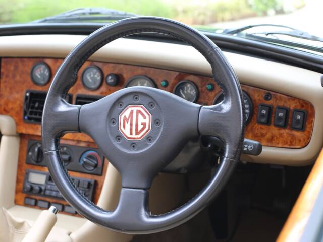 MG RV8