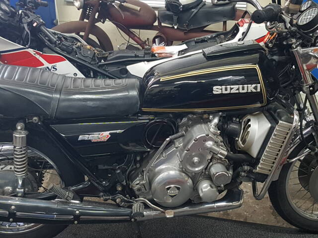 Suzuki RE 5