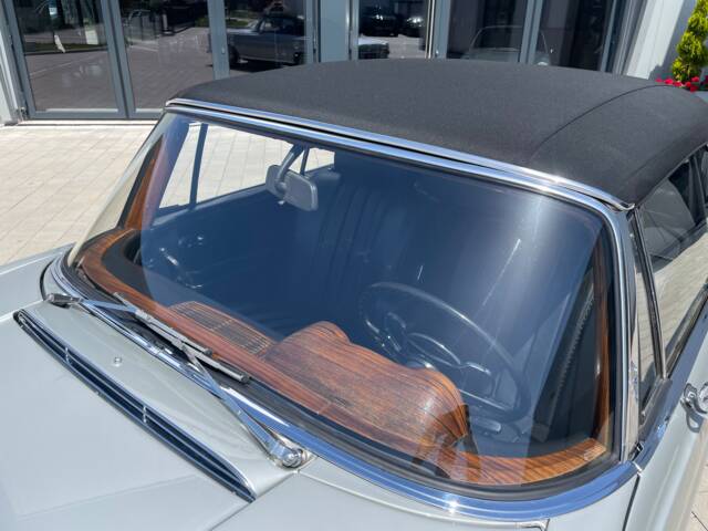 Mercedes-Benz 250 SE