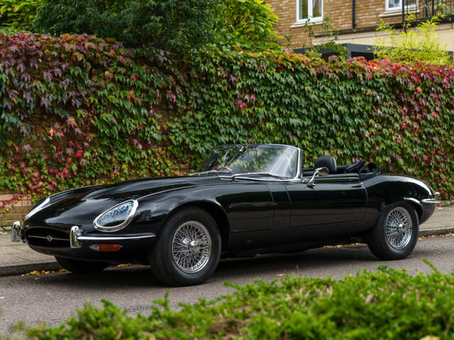 Image 1/22 of Jaguar E-Type V12 (1971)