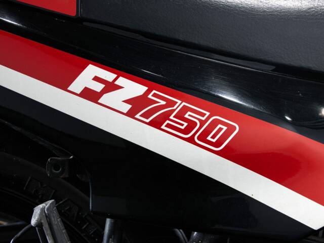 Yamaha FZ 750