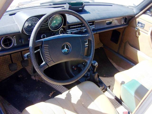 Mercedes-Benz 200 D