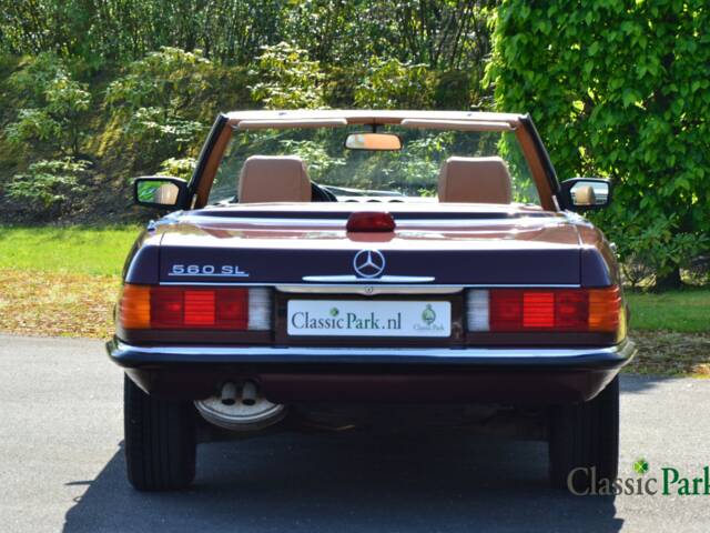 Mercedes-Benz 560 SL