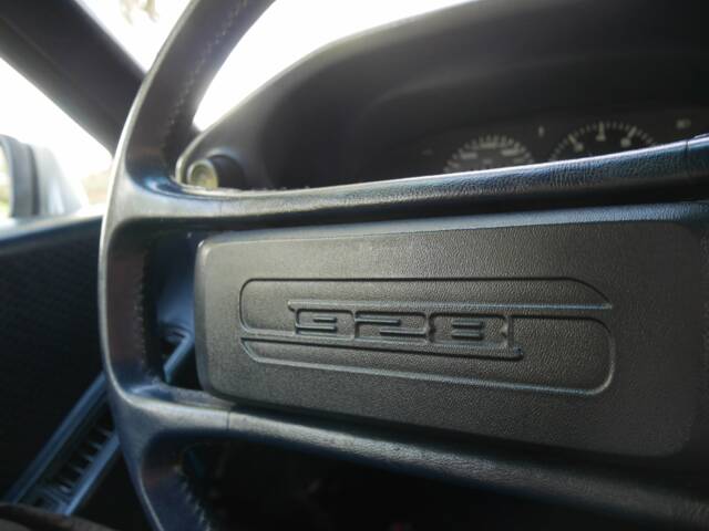 Porsche 928