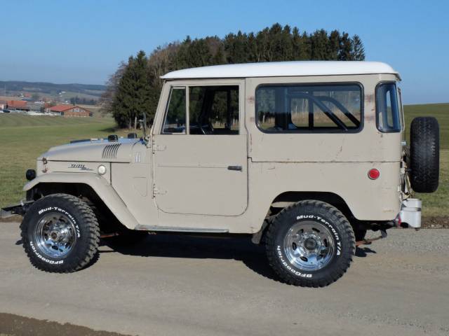 Toyota Land Cruiser FJ 40