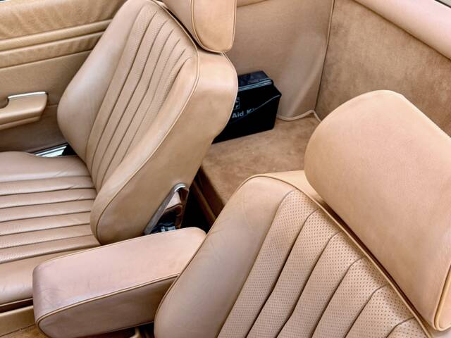 Mercedes-Benz 560 SL