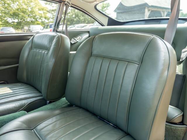 Aston Martin DB 4