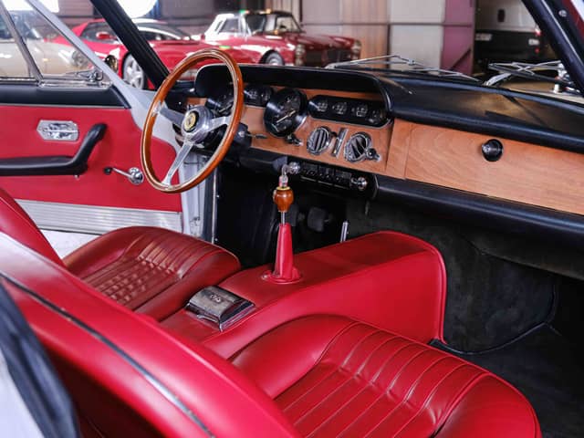 Ferrari 330 GT 2+2