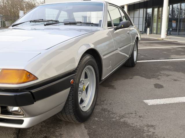 Ferrari 400i