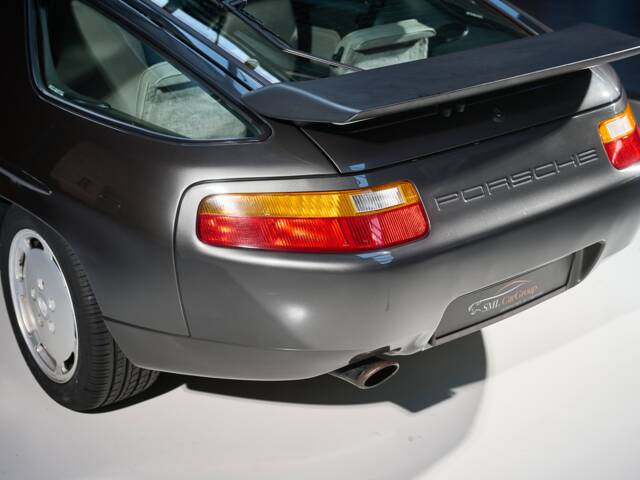 Porsche 928 S4