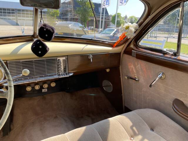 Packard Deluxe Eight Club Sedan