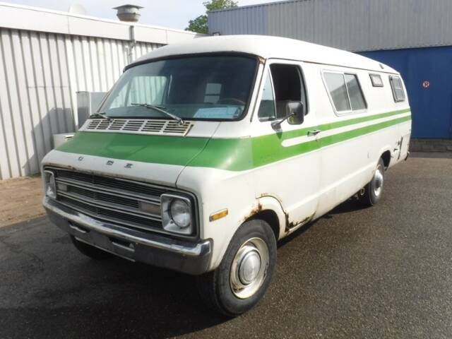 Image 1/19 of Dodge B 200 Sportsman (1976)