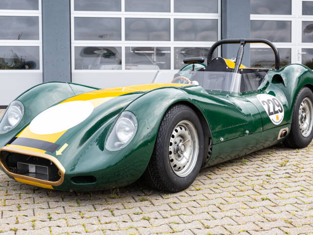 Image 1/80 of Lister Knobbly (1956)