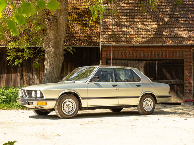 Image 1/63 of BMW 528i (1984)