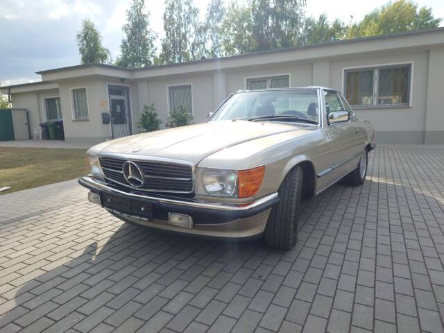 Mercedes-Benz 560 SL