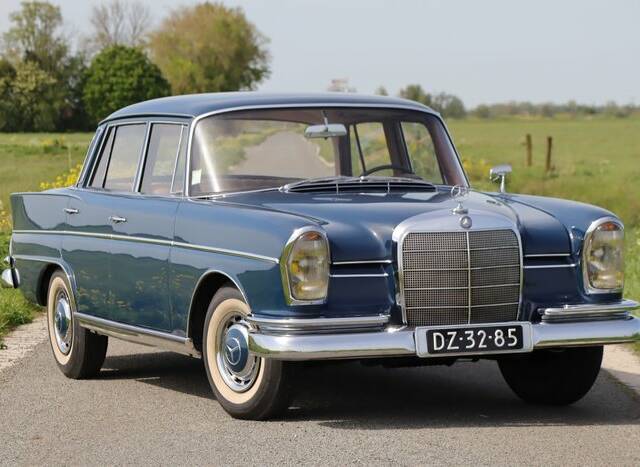 Image 1/7 of Mercedes-Benz 220 S b (1960)