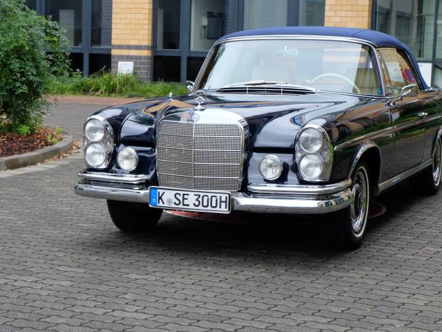 Mercedes-Benz 300 SE