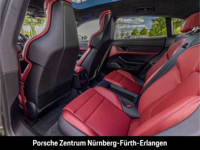 Porsche Taycan Turbo S Cross Turismo