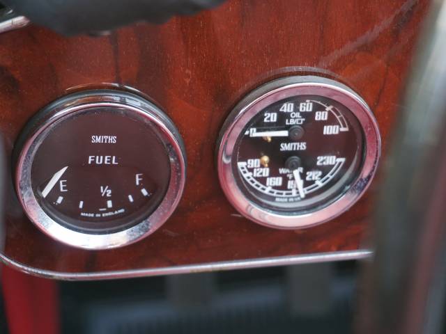 Austin-Healey 3000 Mk III (BJ8)