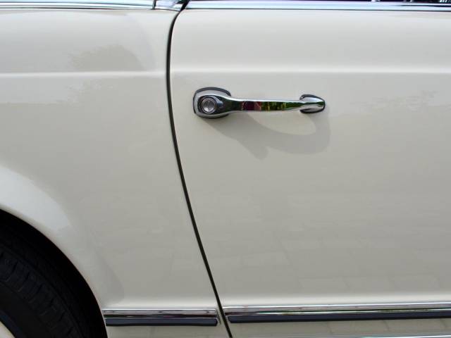 Mercedes-Benz 230 SL